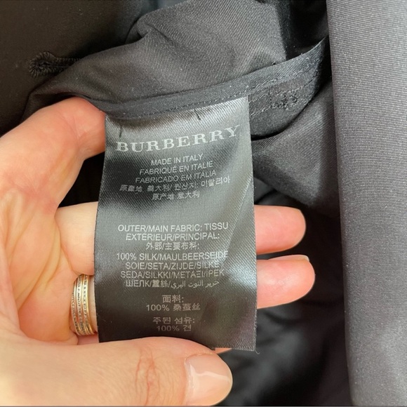 NWT Burberry Black Gabardine Trench Coat with Double-Breasted and Wide Collar - Picture 12 of 13